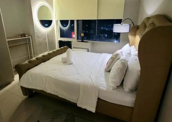 Amazing 1 5br Unit Connected To Eastwood Mall Apartment *