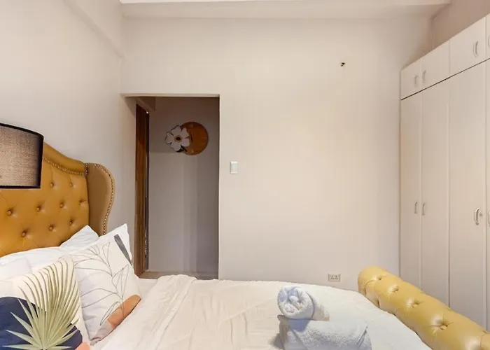 Amazing 1 5br Unit Connected To Eastwood Mall *