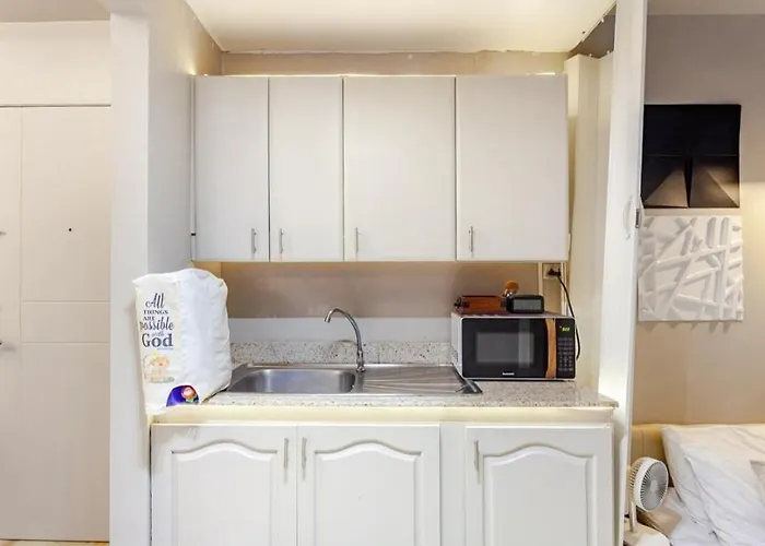 Amazing 1 5br Unit Connected To Eastwood Mall * Manila