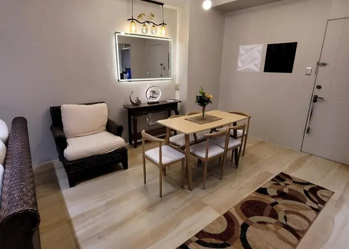 Amazing 1 5br Unit Connected To Eastwood Mall Apartment *