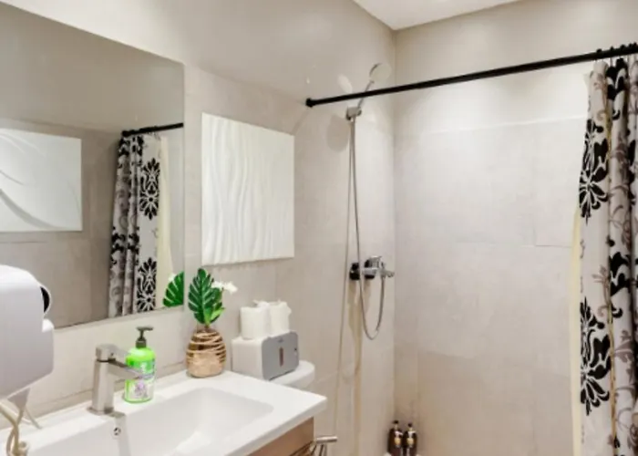 Apartment Amazing 1 5br Unit Connected To Eastwood Mall