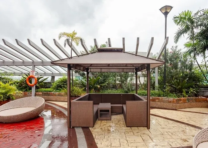 Amazing 1 5br Unit Connected To Eastwood Mall Apartment