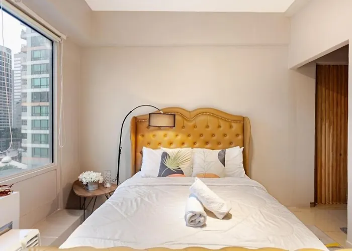 Amazing 1 5br Unit Connected To Eastwood Mall Apartment Manila