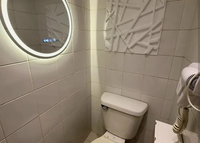Amazing 1 5br Unit Connected To Eastwood Mall * Manila