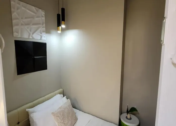 Amazing 1 5br Unit Connected To Eastwood Mall