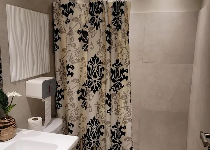 Amazing 1 5br Unit Connected To Eastwood Mall Apartment