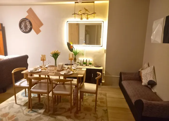 Amazing 1 5br Unit Connected To Eastwood Mall Apartment *